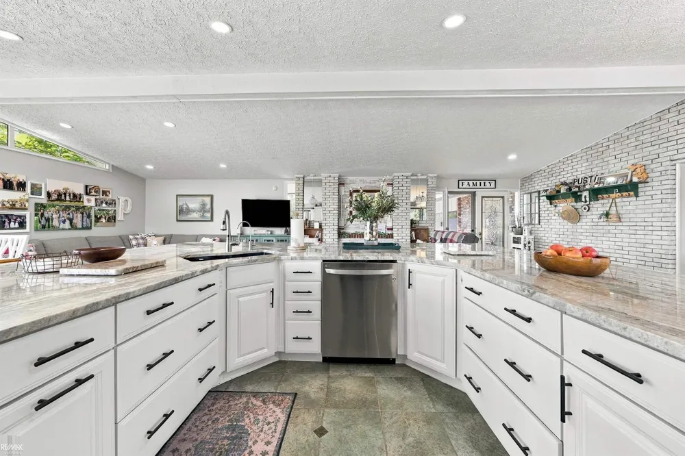 7339 Riverside Drive Clay Township, MI 48001