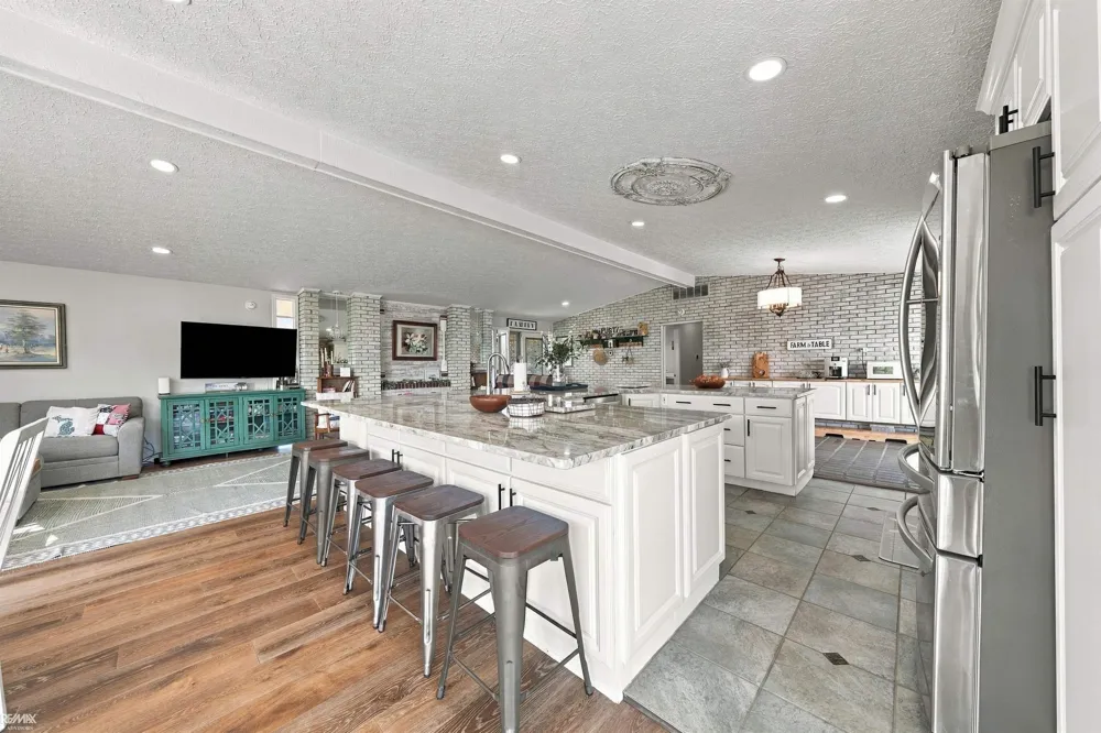 7339 Riverside Drive Clay Township, MI 48001