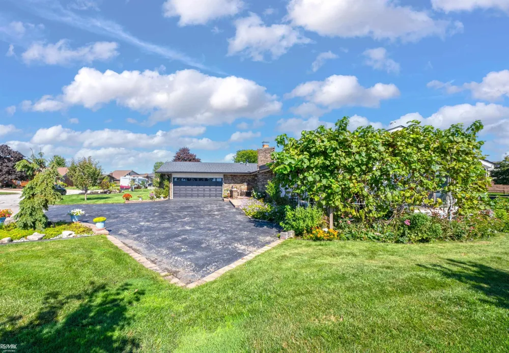 7339 Riverside Drive Clay Township, MI 48001