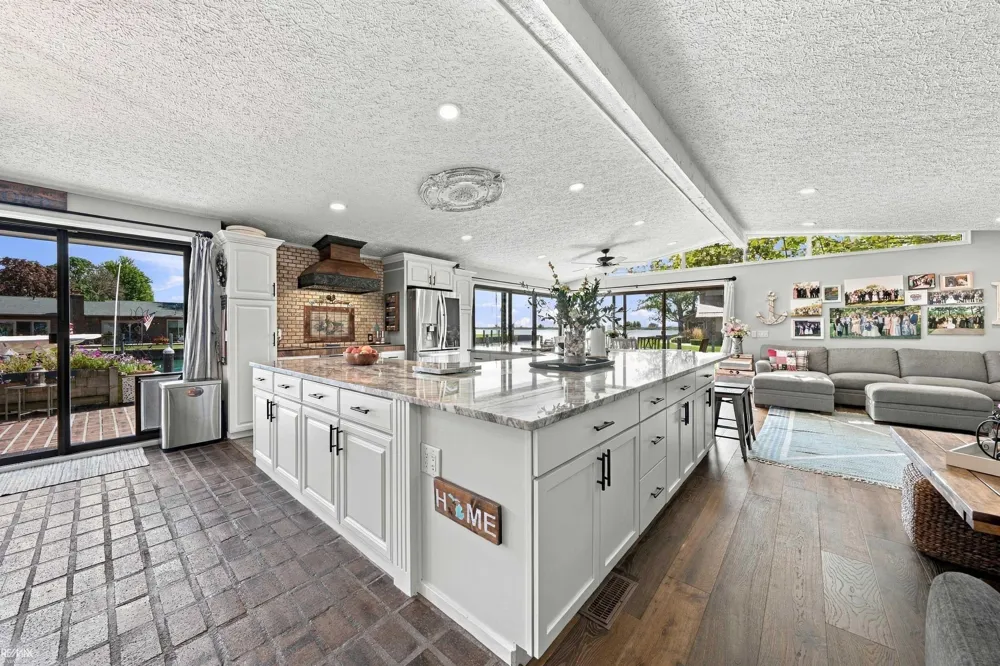 7339 Riverside Drive Clay Township, MI 48001