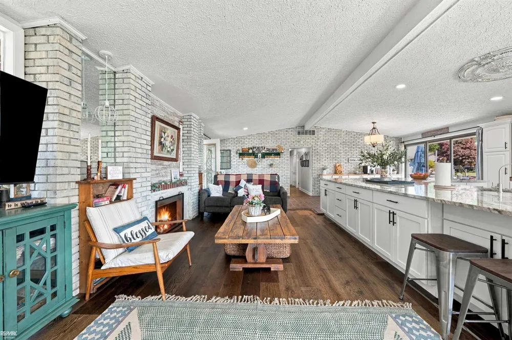 7339 Riverside Drive Clay Township, MI 48001