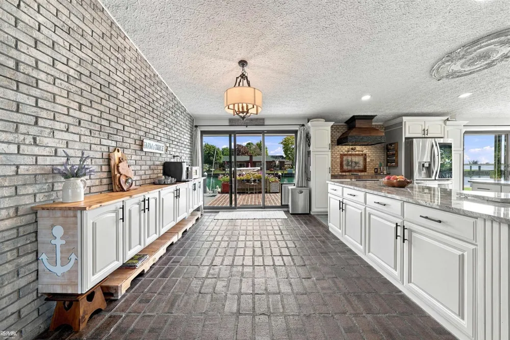 7339 Riverside Drive Clay Township, MI 48001