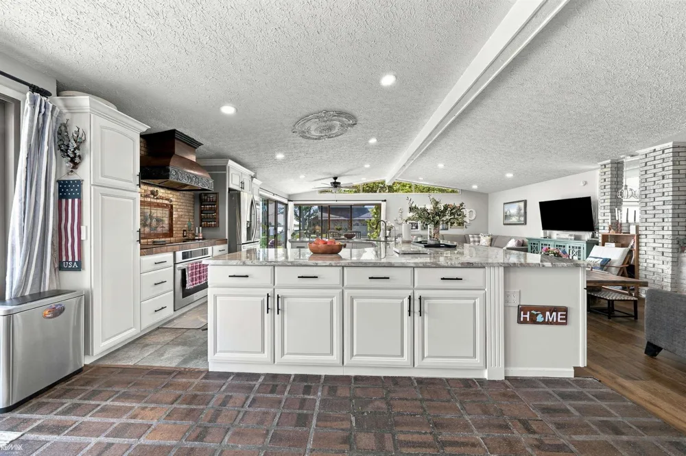7339 Riverside Drive Clay Township, MI 48001