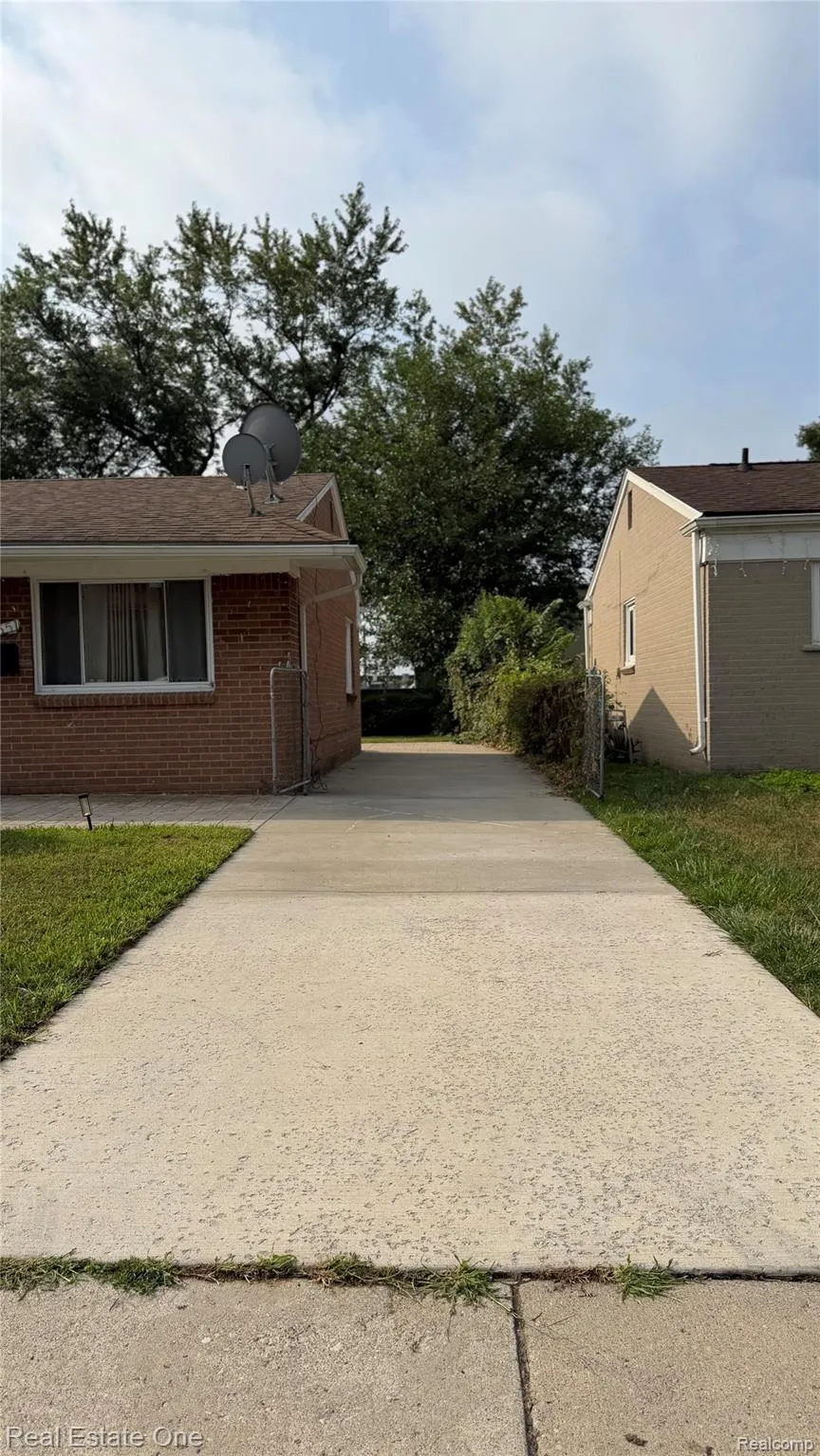 13351 Albany Street Oak Park City, MI 48237