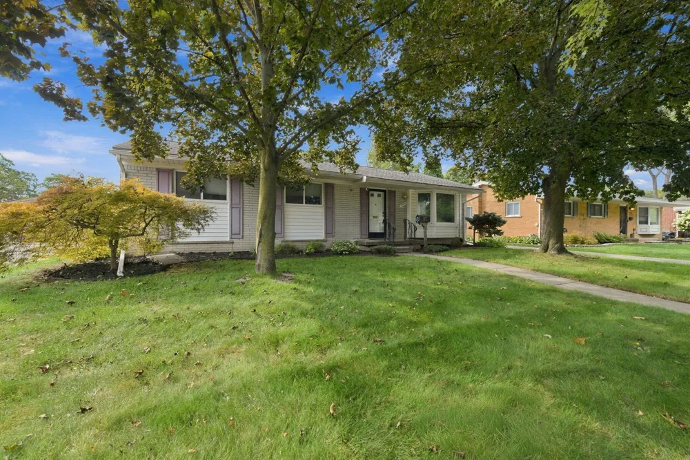 29821 Mason Street Livonia City, MI 48154