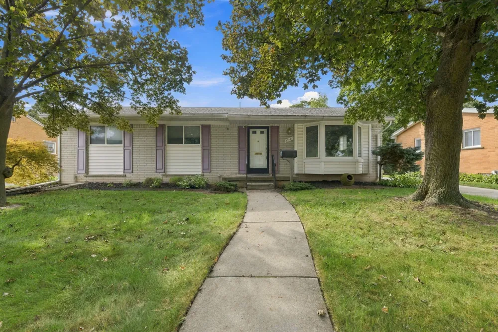 29821 Mason Street Livonia City, MI 48154