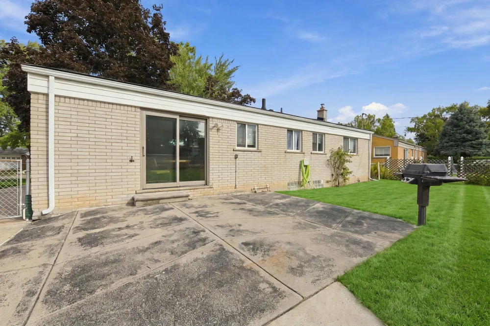 29821 Mason Street Livonia City, MI 48154