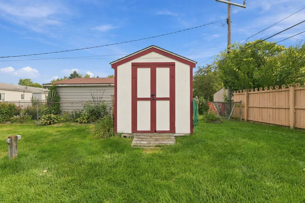 29821 Mason Street Livonia City, MI 48154