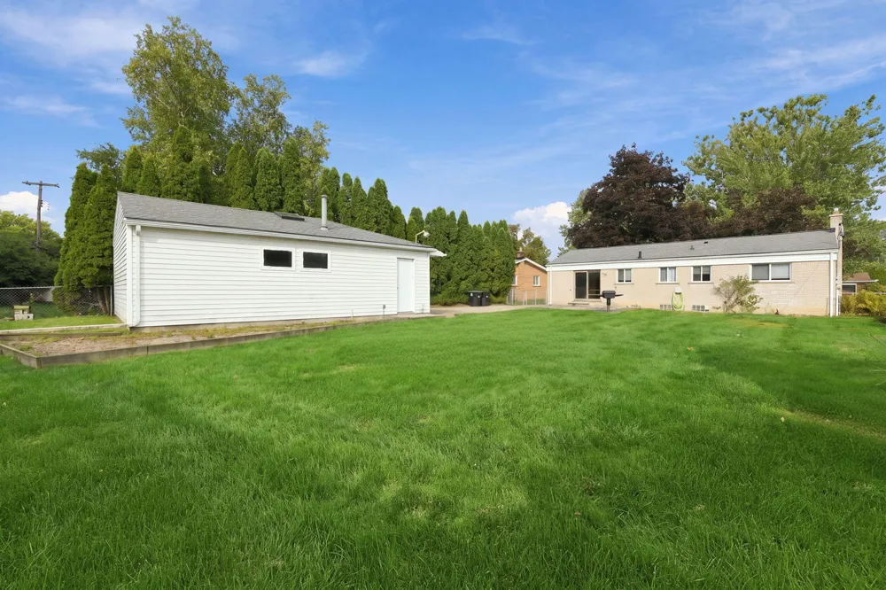 29821 Mason Street Livonia City, MI 48154