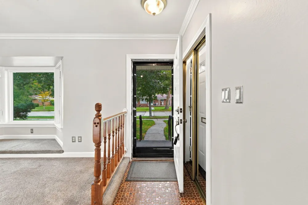 29821 Mason Street Livonia City, MI 48154