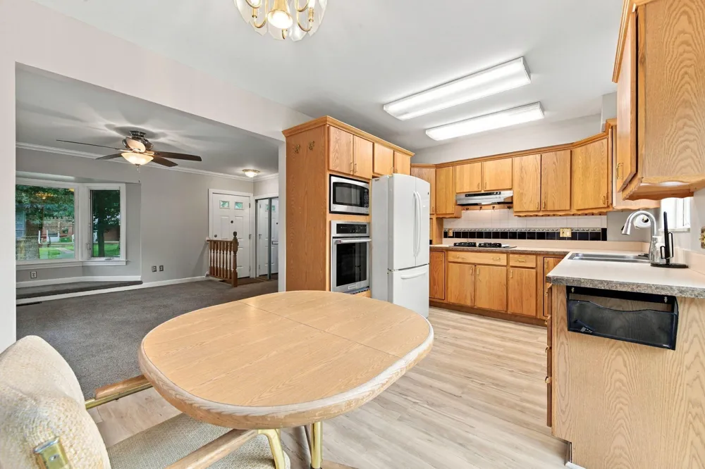 29821 Mason Street Livonia City, MI 48154