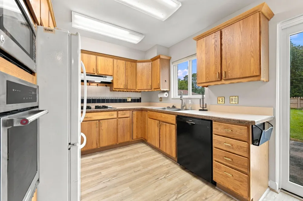 29821 Mason Street Livonia City, MI 48154