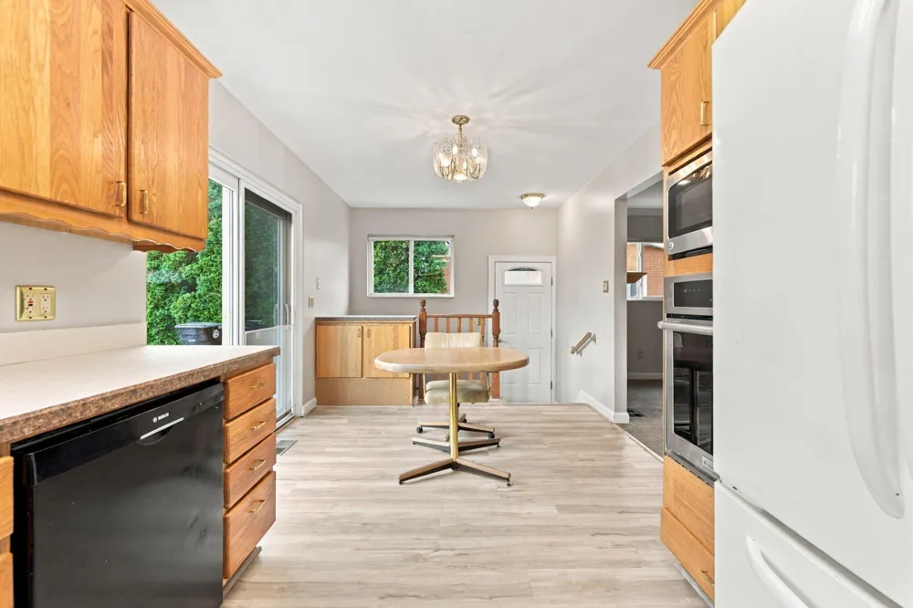 29821 Mason Street Livonia City, MI 48154