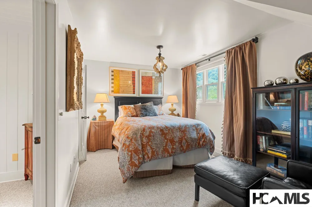 592 Whiteside Mountain Road Highlands, NC 28741