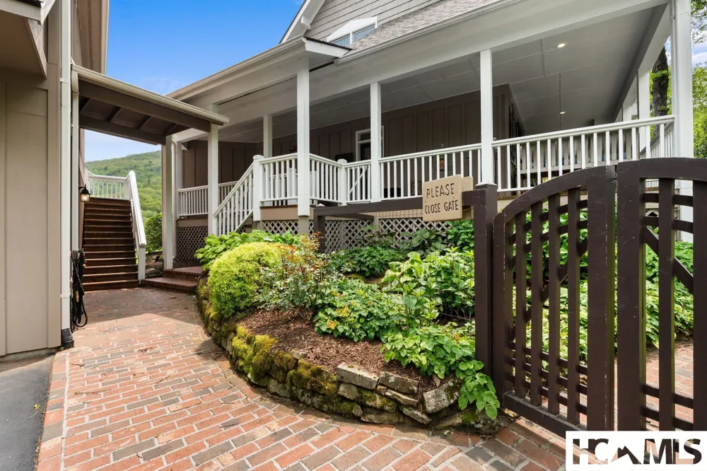 592 Whiteside Mountain Road Highlands, NC 28741