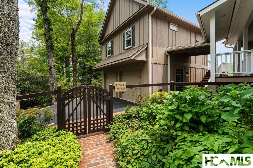 592 Whiteside Mountain Road Highlands, NC 28741