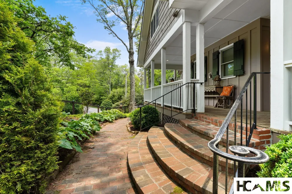 592 Whiteside Mountain Road Highlands, NC 28741