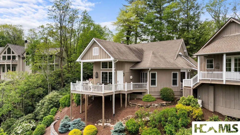592 Whiteside Mountain Road Highlands, NC 28741