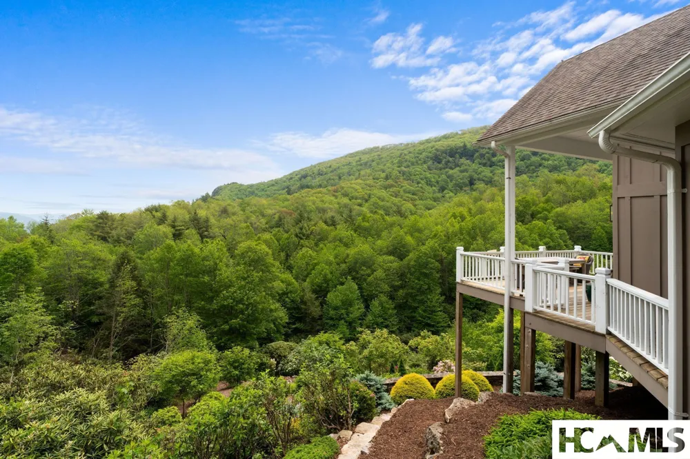592 Whiteside Mountain Road Highlands, NC 28741
