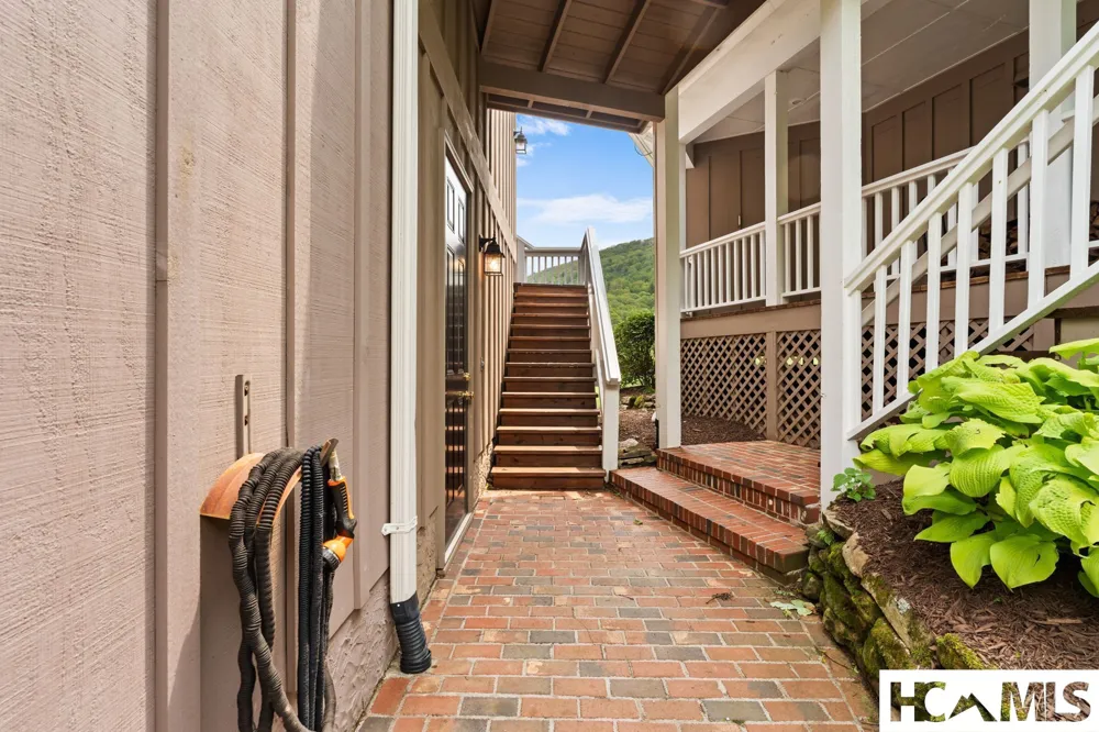 592 Whiteside Mountain Road Highlands, NC 28741