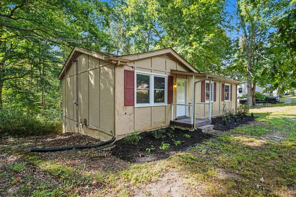 2117 Ferry Rd Clarksville, TN 37040