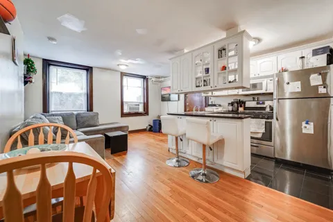 808 BLOOMFIELD ST