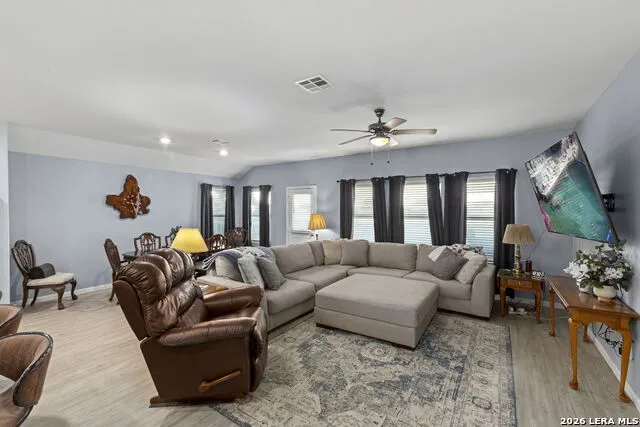 5943 CORSICANA CV Seguin, TX 78155