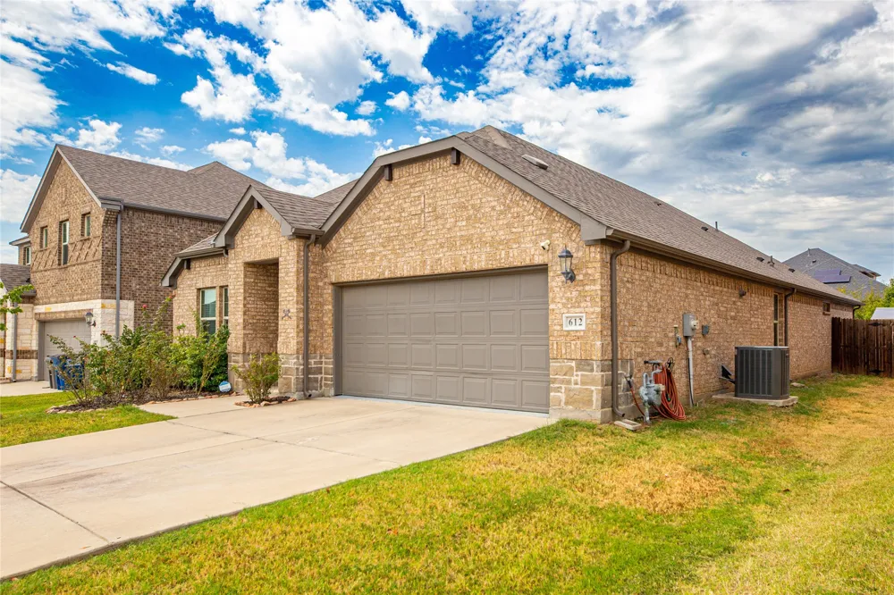 612 Fawn Valley Drive Princeton, TX 75407