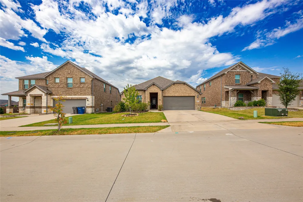 612 Fawn Valley Drive Princeton, TX 75407