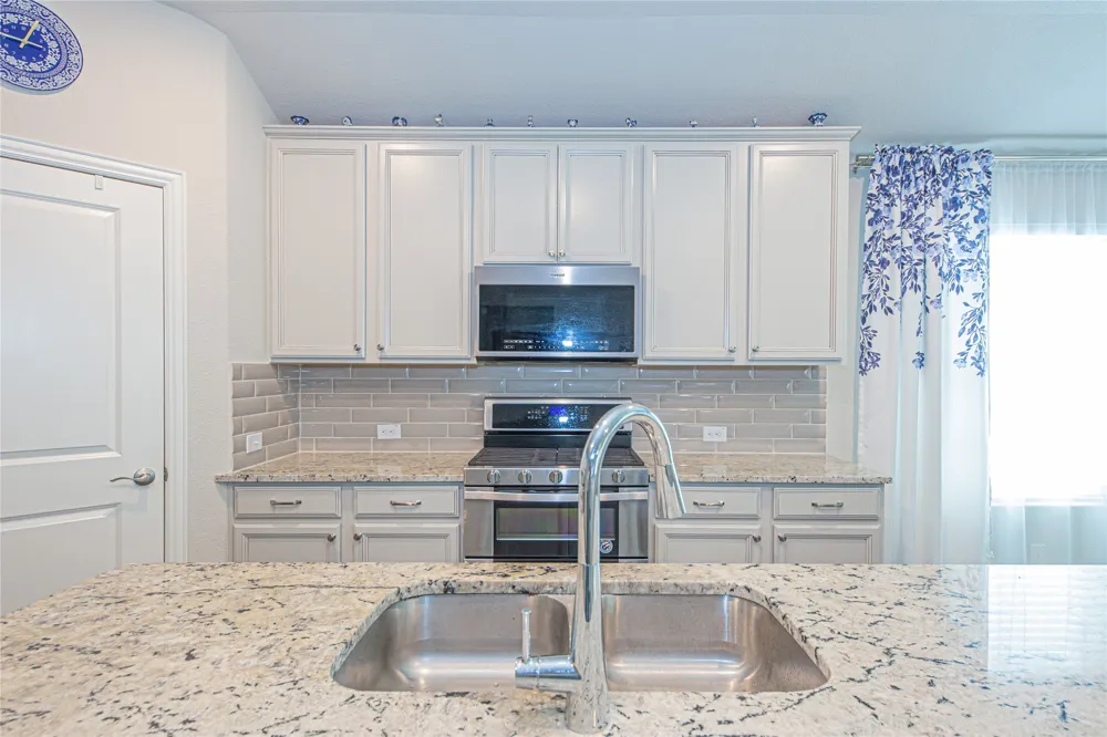 612 Fawn Valley Drive Princeton, TX 75407