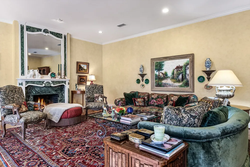17 Stonecourt Circle Dallas, TX 75225