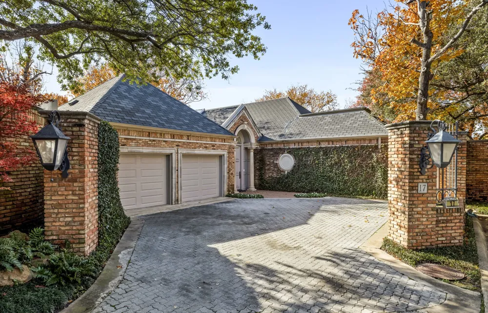 17 Stonecourt Circle Dallas, TX 75225