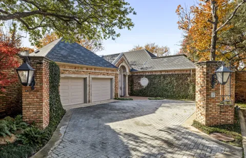 17 Stonecourt Circle