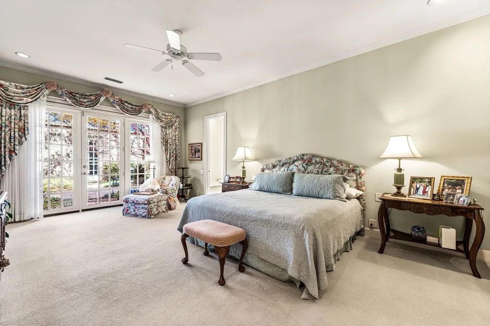 17 Stonecourt Circle Dallas, TX 75225