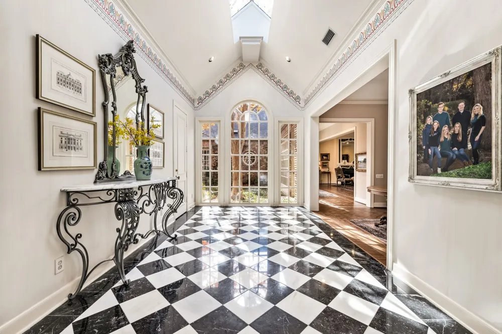 17 Stonecourt Circle Dallas, TX 75225