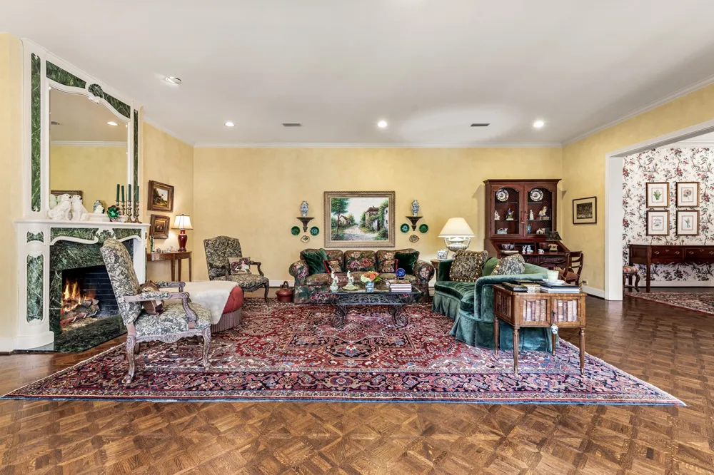 17 Stonecourt Circle Dallas, TX 75225