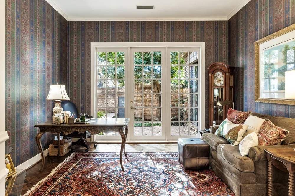 17 Stonecourt Circle Dallas, TX 75225