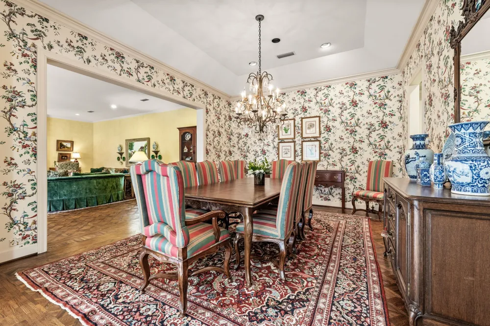 17 Stonecourt Circle Dallas, TX 75225