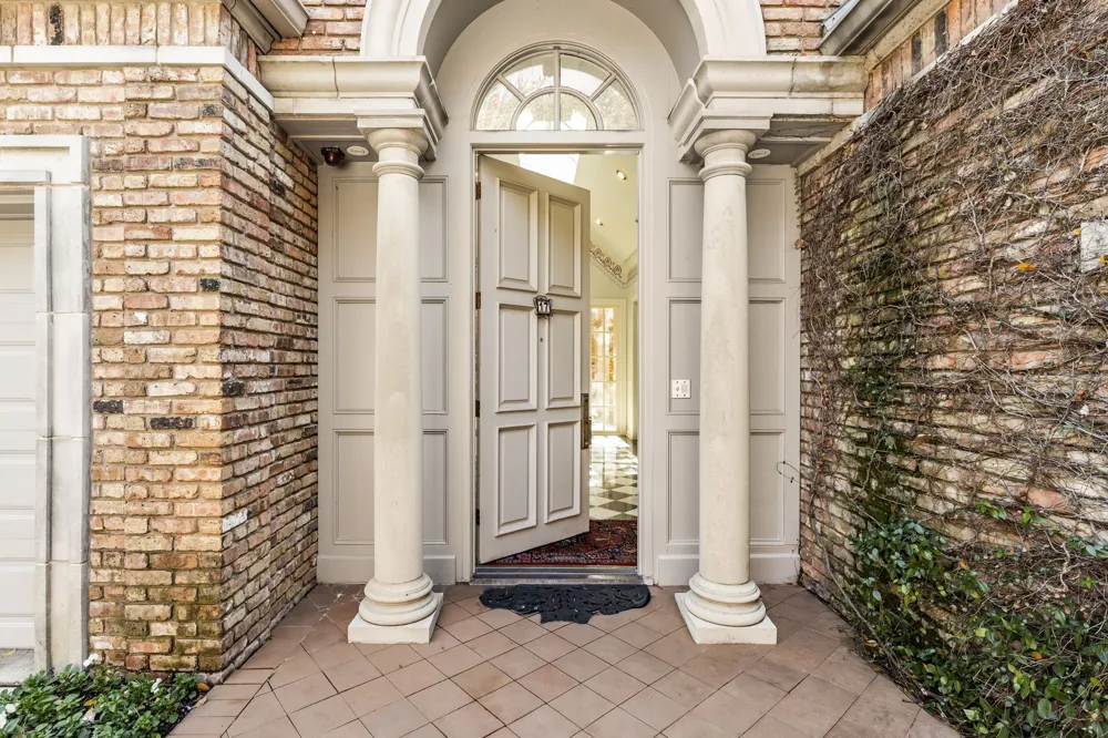 17 Stonecourt Circle Dallas, TX 75225