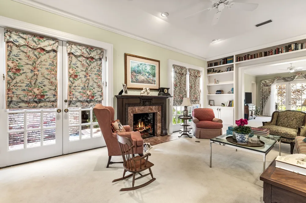 17 Stonecourt Circle Dallas, TX 75225