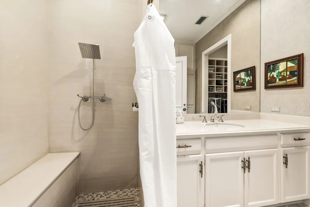17 Stonecourt Circle Dallas, TX 75225