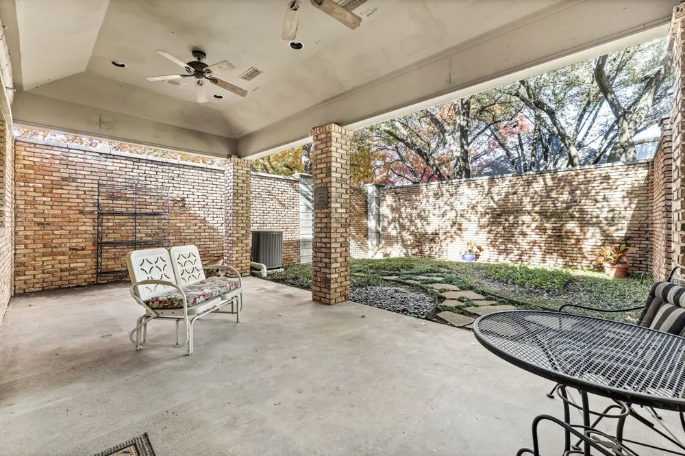 17 Stonecourt Circle Dallas, TX 75225