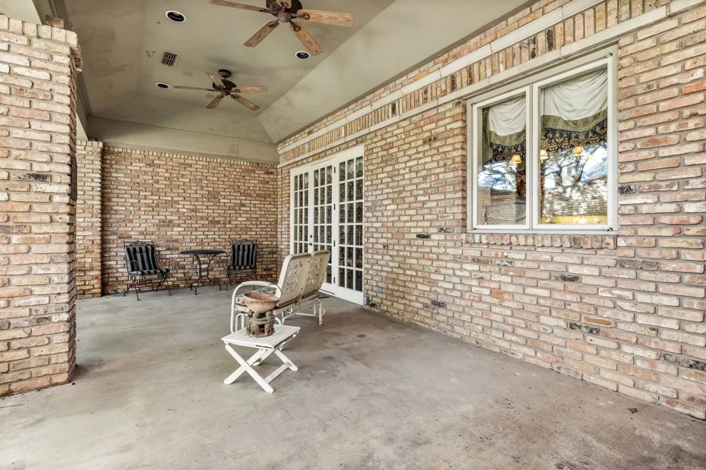 17 Stonecourt Circle Dallas, TX 75225