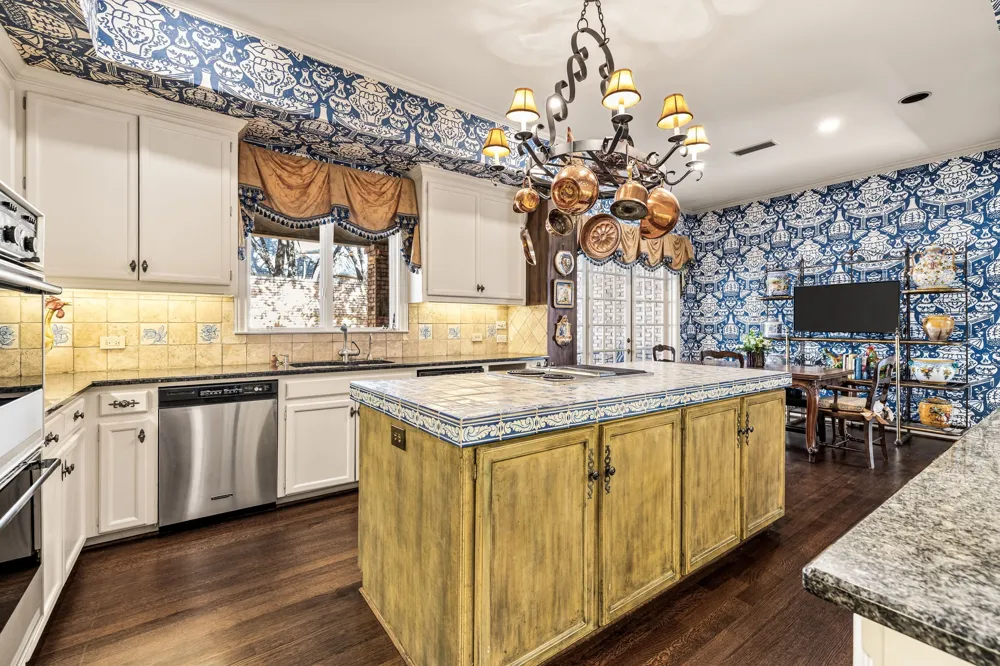 17 Stonecourt Circle Dallas, TX 75225