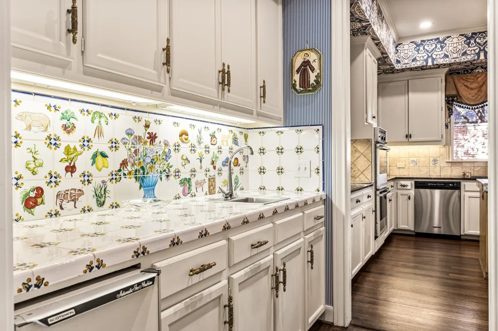 17 Stonecourt Circle Dallas, TX 75225