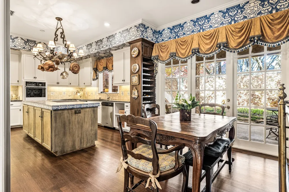 17 Stonecourt Circle Dallas, TX 75225