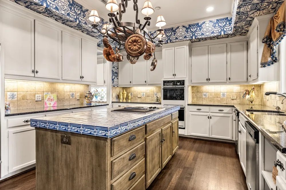 17 Stonecourt Circle Dallas, TX 75225