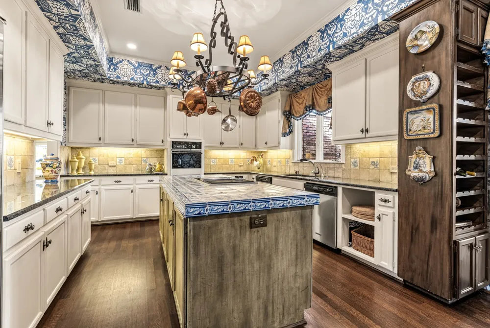 17 Stonecourt Circle Dallas, TX 75225