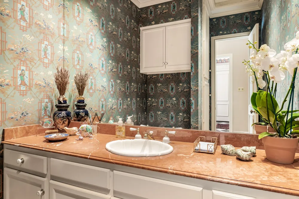 17 Stonecourt Circle Dallas, TX 75225