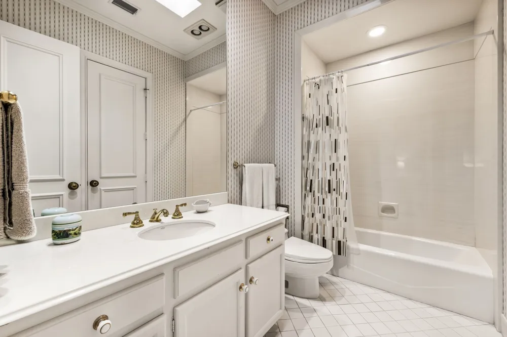 17 Stonecourt Circle Dallas, TX 75225